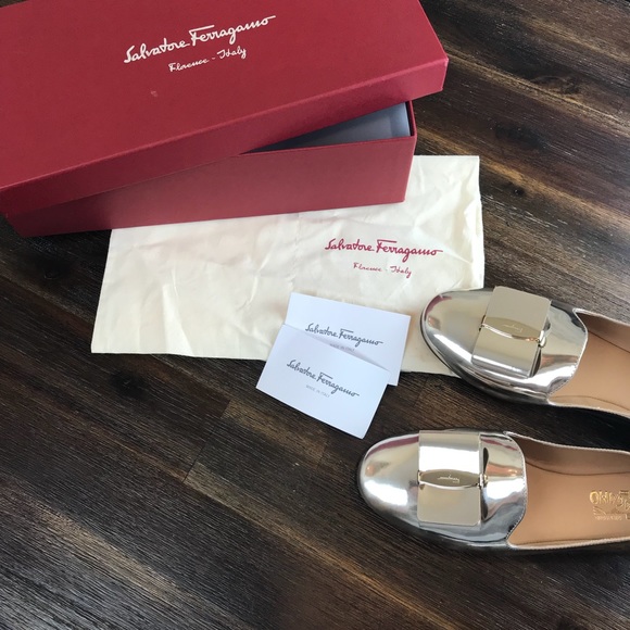 Salvatore Ferragamo ‘Elisabella’ Slipper Bow Flats - Picture 3 of 8